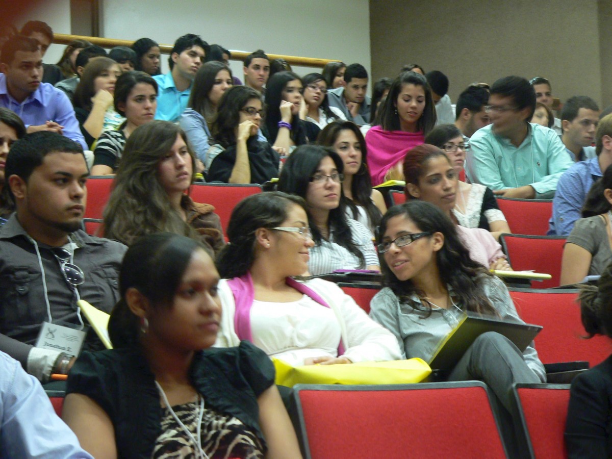 Students at the First Biomedical Career Workshop of CienciaPR
